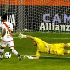 El Rayo se lleva una gran renta con los goles de Lass y Ebert