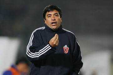 Multicampeón con Boca Juniors como jugador, el argentino tuvo su gran prueba en la U. Los resultados fueron magros, se marchó y más tarde no pudo remontar en su carrera como entrenador.