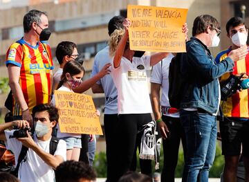 Manifestación contra Peter Lim. 