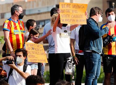 Manifestaci¨®n contra Peter Lim.