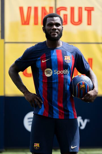 Franck Kessie durante la presentación.