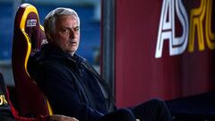 El entrenador de la Roma, José Mourinho, durante un partido de la Serie A contra el Lecce.