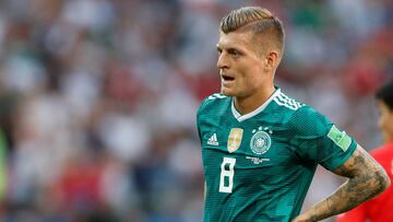 El futbolista Toni Kroos con rostro serio durante el partido de Alemania contra Corea del Sur en el que termin&oacute; eliminado del Mundial de Rusia