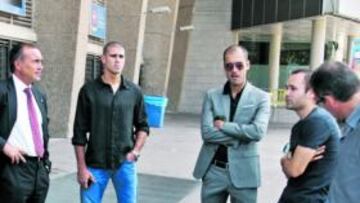 <b>NO FALTÓ EL BARCELONA. </b>Pep Guardiola encabezó, junto a Joan Laporta, la comitiva azulgrana en el adiós a Dani Jarque.
