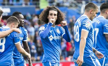 El jugador que más se ha revalorizado en sus dos años como cedido. Explotó en el Eibar y se ha confirmado en el Getafe, que tiene una opción de seis millones de euros para quedárselo en propiedad que hace dos meses se daba por hecho que iba a ejercer. El Barça tiene derecho a cobrar el 40 por ciento de un posible traspaso si el Getafe no se lo quedara y aceptara alguna de las ofertas que tiene.