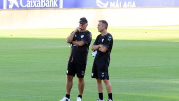 Pepe Mel con Nacho Pérez Frías durante entrenamiento de este viernes.