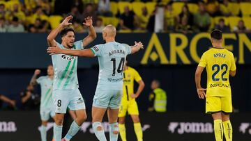 Fornals, con Amrabat.