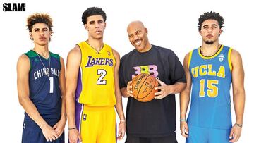 LaMelo, Lonzo y LiAngelo Ball, junto a su padre LaVar.