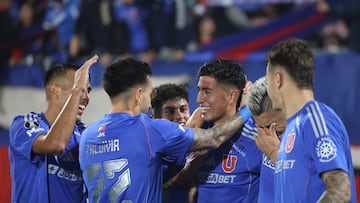 La U revive, golea y es líder en la Copa Libertadores