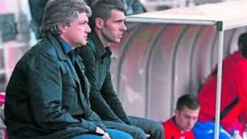 <b>REVITALIZADOR. </b>Narcís Julià, en el banquillo el pasado sábado en el gran triunfo de los gaditanos.