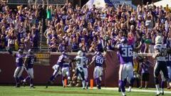 Chad Greenway intercept&oacute; un pase de Rivers y se recorri&oacute; el campo para anotar un touchdown. La defensa de Vikings no solo funciona, tambi&eacute;n anota.