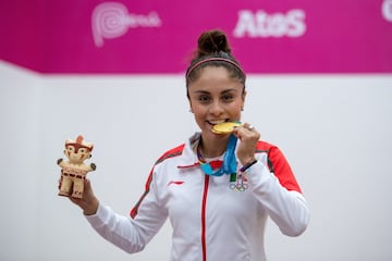 Considerada mejor racquetbolista de la historia. Nueve medallas de oro en Juegos Panamericanos y tres medallas doradas en Centroamericanos la respaldan como una de las mejores deportistas que ha nacido en nuestro país.