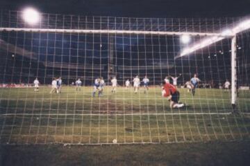 14 de Mayo de 1994 era la 迆ltima jornada de liga y el deportivo se jugaba la liga, el deportivo necesitaba ganar . En el minuto 89 Lopez Nieto se?al車 penalti, la responsabilidad cay車 en Djukic y fall車. El Depor llor車