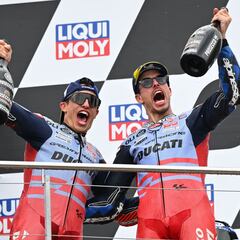 Hermanos e históricos