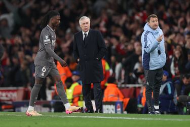 Gesto de Carlo Ancelotti tras la expulsión de Camavinga en los minutos finales del encuentro.