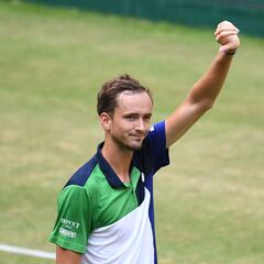 Medvedev ante su bestia negra en Halle