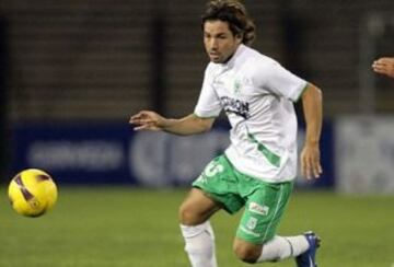 Francisco Arrue estuvo un año en Colombia, donde tuvo la oportunidad de anotar un tanto jugando por Atlético Nacional en Copa Libertadores.