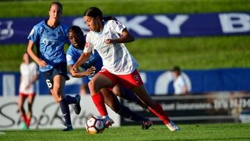 Un niña de nueve años recibe de regalo la playera de su jugadora favorita, Sam Kerr y meses después la termina conociendo luego de que el video se hiciera viral.