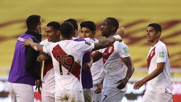 Peru's soccer players celebrate winning 2-1 against Ecuador at the end of a qualifying soccer match for the FIFA World Cup Qatar 2022 at Rodrigo Paz Delgado stadium in Quito, Ecuador, Tuesday, June 8, 2021. (AP Photo/Jose Jacome/Pool via AP)