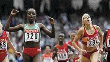 <b>FURIA Y GRAN RECIBIMIENTO.</B> La Selección fue recibida ayer multitudinariamente en el aeropuerto de Barajas, donde la esperaban varios centenares de personas. La más ovacionada fue la palentina Marta Domínguez, subcampeona mundial de 5.000 y representante de la furia española.