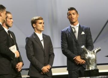 Atletico Madrid's forward Antoine Griezmann, 2nd right, Real Madrid Gareth Bale, 3rd right, Madrid's forward Cristiano Ronaldo of Portugal, right, during the award of the best player of the year trophy, during the UEFA Champions League draw, at the Grimal