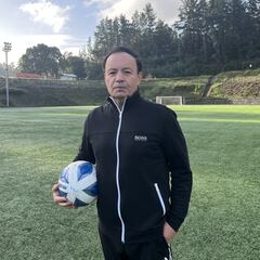 Dirige en el fútbol universitario y pronto podría trabajar con una ex estrella de Colo Colo