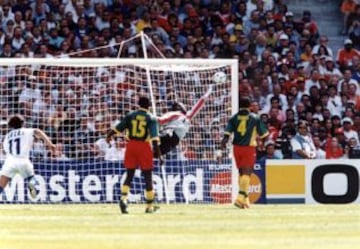 En 1998, Jos&eacute; Luis Sierra participa en la Copa del Mundo de Francia 1998. Con un gol suyo de tiro libre a Camer&uacute;n (1-1), Chile avanza a octavos de final.