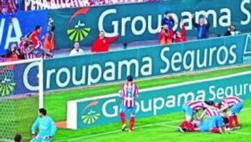 <b>DURO GOLPE. </b>El Villarreal se colocó 0-2 en el Vicente Calderón, pero terminó perdiendo contra el Atlético de Madrid.