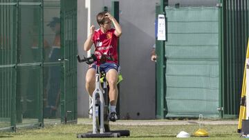 Marta Corredera, en bicicleta est&aacute;tica. 