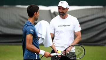 Novak Djokovic, junto a Goran Ivanisevic en un entrenamiento en Wimbledon.