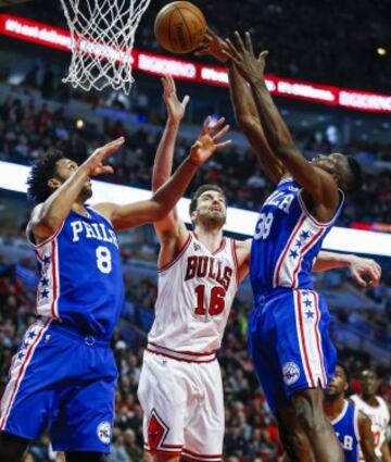 Pau Gasol ante Jahlil Okafor.