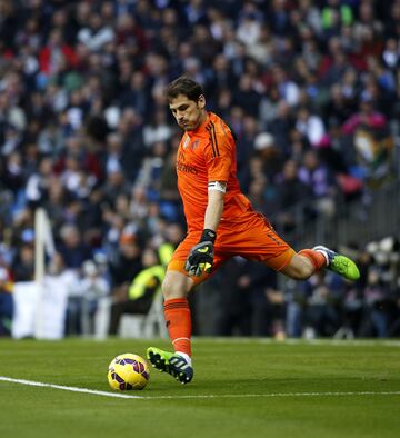 Campeón de Europa y del Mundo tanto con el Real Madrid como con la Selección. Nominado en seis ocasiones en las listas del Balón de Oro. Su mejor posición la consiguió tras la temporada 2008/2009 en cuarta posición. Jugador con más presencias en la Champions.