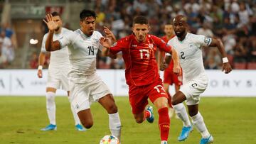 Soccer Football - Euro 2020 Qualifier - Group G - Israel v North Macedonia - Yaakov Turner Toto Stadium, Beersheba, Israel - September 5, 2019  Israel&#039;s Dor Peretz in action with North Macedonia&#039;s Enis Bardhi     REUTERS/Ronen Zvulun