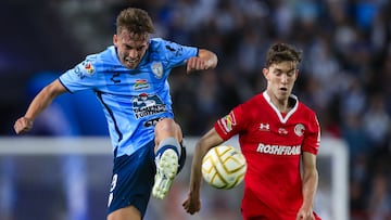 (L-R), Paulino de la Fuente of Pachuca and Marcel Ruiz of Toluca during the game Pachuca vs Toluca, corresponding to second leg of the great final of the Torneo Apertura 2022 of the Liga BBVA MX, at Hidalgo Stadium, on October 30, 2022.
<br><br>
(I-D), Paulino de la Fuente de Pachuca y Marcel Ruiz de Toluca durante el partido Pachuca vs Toluca, correspondiente a la vuelta de la gran final del Torneo Apertura 2022 de la Liga BBVA MX, en el Estadio Hidalgo, el 30 de octubre de 2022.