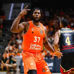 Ojeleye brilla, Valencia disfruta