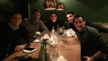 Ruud van Nistelrooy cena navideña con Moreno y Guardado