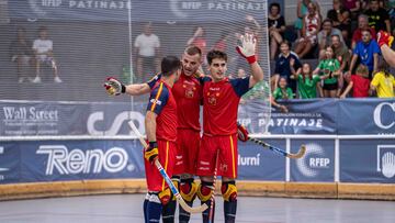 España celebra un gol frente a Italia