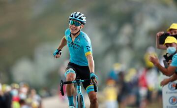 Miguel Ángel López celebrando su victoria en la decimoséptima etapa del Tour de Francia 