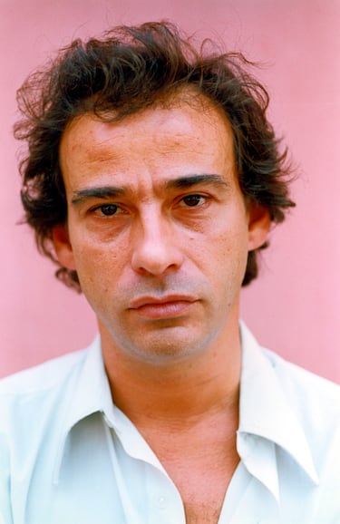 Año de la foto: 1990.
El reciente ganador del Goya a mejor actor, por Marco, la verdad inventada, empezó muy joven en la interpretación. Destacando en el teatro, desde 1999 enfocó su carrera hacia el cine y la televisión donde apareció en películas como Los lobos de Washington, Alatriste o Mientras dure la guerra.