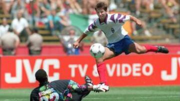 Oleg Salenko sólo hizo seis goles con la selección de Rusia, todos ellos durante la Copa del Mundo de Estados Unidos 1994, y cinco en el partido ante Camerún de la fase de grupos. Salenko tardó 60 minutos en concretar su histórico 're-póker'.