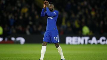 Soccer Football - Premier League - Watford vs Chelsea - Vicarage Road, Watford, Britain - February 5, 2018 Chelsea's Tiemoue Bakayoko applauds fans as he is sent off REUTERS/David Klein EDITORIAL USE ONLY. No use with unauthorized a