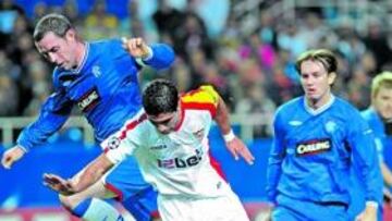 <b>SIN DEMASIADA PUNTERÍA. </b>Renato intenta evitar a McGregor en una acción de la primera parte.