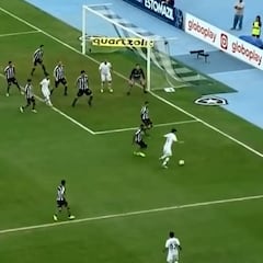 La gran opción de gol que tuvo Araos en duelo de Corinthians