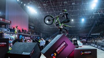 Busto se cuela en la fiesta de Bou