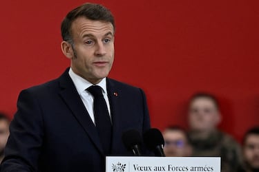 ¿Por qué Macron ha aparecido en Davos con unas gafas a lo ‘Top Gun’?