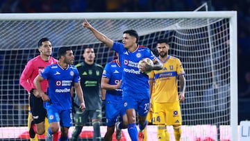 Soccer Football - Liga MX - Semi Final - First Leg - Cruz Azul v Tigres UANL - Estadio Olimpico Universitario Mexico 1968, Mexico City, Mexico - December 3, 2025 Cruz Azul's Gabriel Fernandez celebrates scoring their first goal REUTERS/Eloisa Sanchez