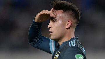 Argentina&#039;s Lautaro Martinez celebrates after scoring against Peru during the South American qualification football match for the FIFA World Cup Qatar 2022, at the Monumental stadium in Buenos Aires, on October 14, 2021. (Photo by Juan Mabromata / AFP)