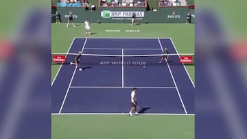 Federer leaves ball-boy in a spin