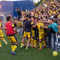 El Alcorcón retorna a Segunda División con los goles de Addai y Castro