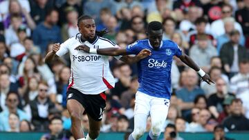 Alex Iwobi durante un partido del Fulham